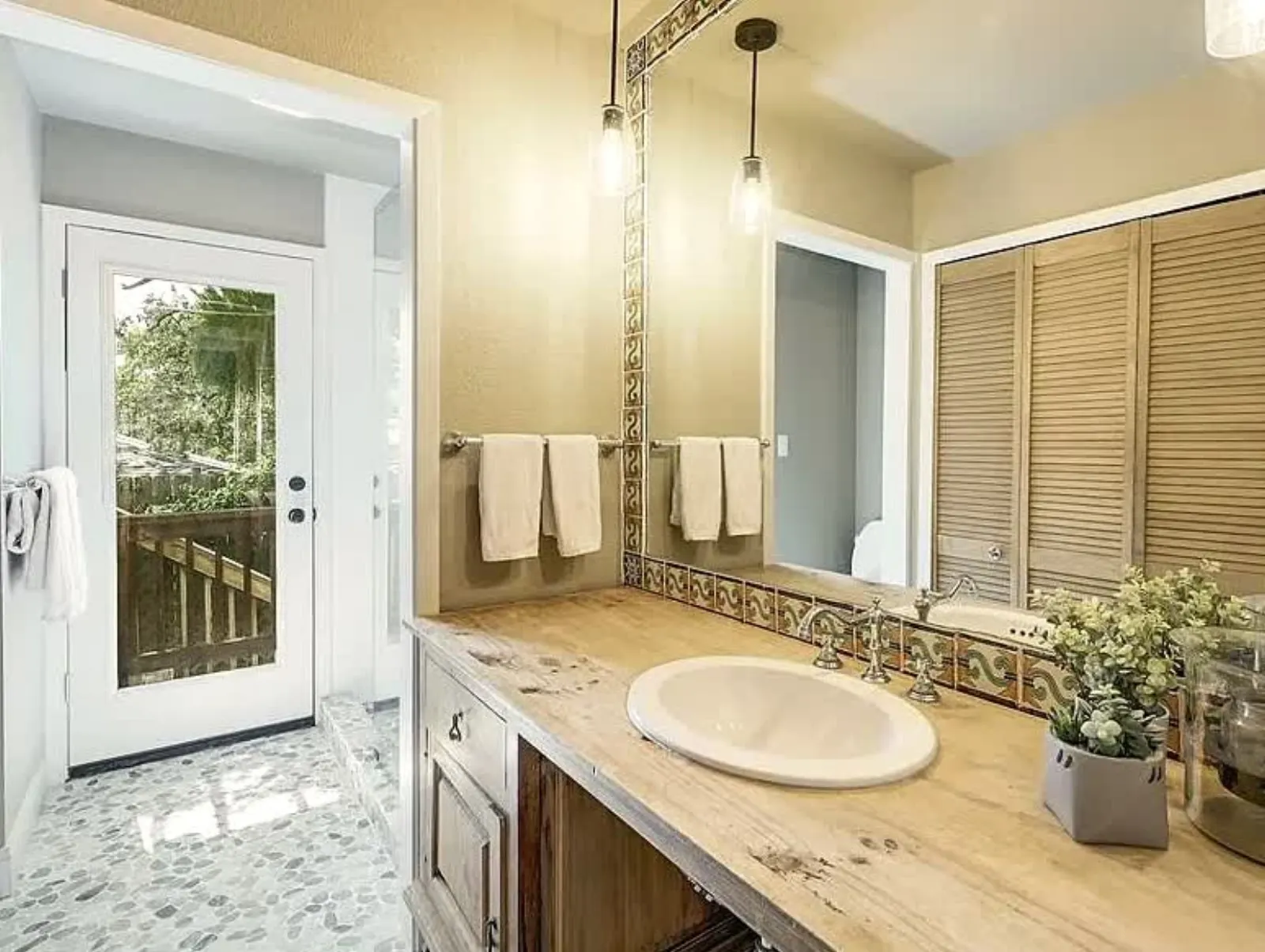 Custom Interiors project photograph